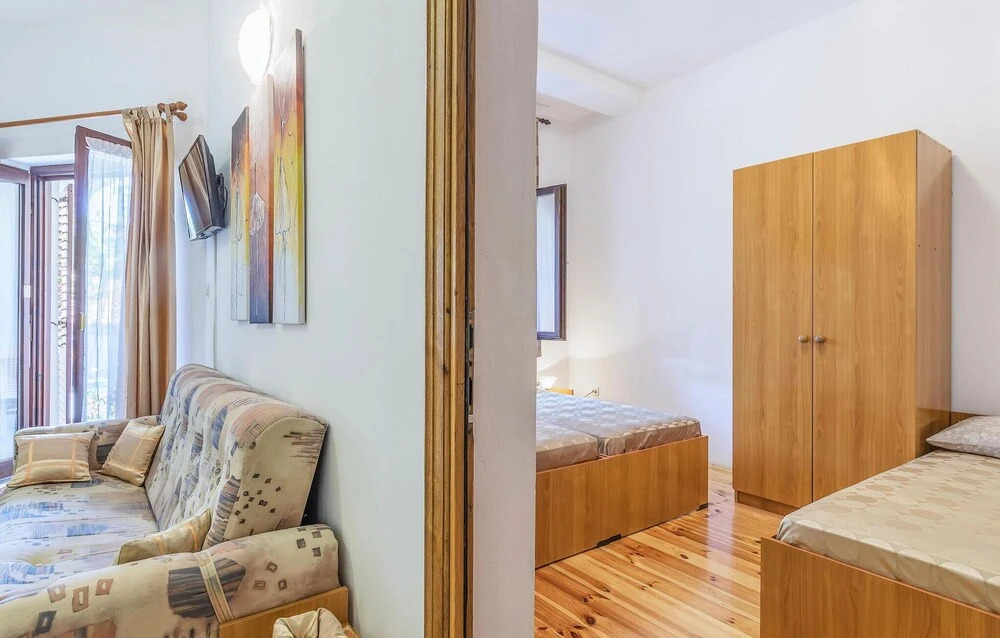Amazing Apartment in Vinkuran With Wifi and 1 Bedrooms