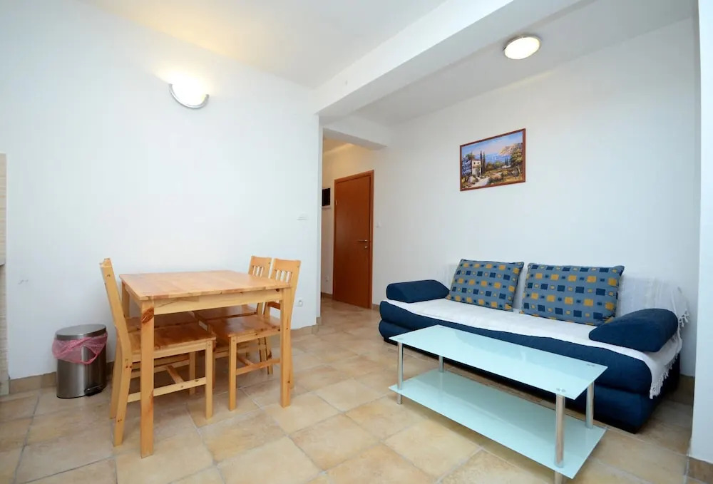 A2 - apt With 2 Balconies, 5 min Walking to Beach