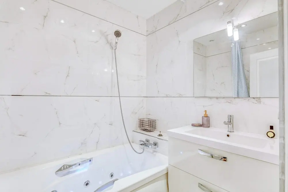 Luxury 2BR Apartment Near Le Vieux and Croisette