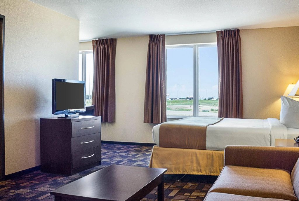 Econo Lodge Inn & Suites Minot