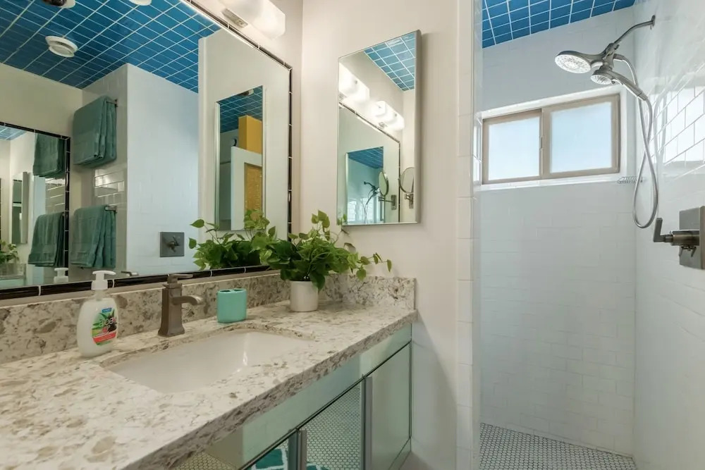 New Listing! Modern Scottsdale Townhouse! Close to Everything! by Redawning