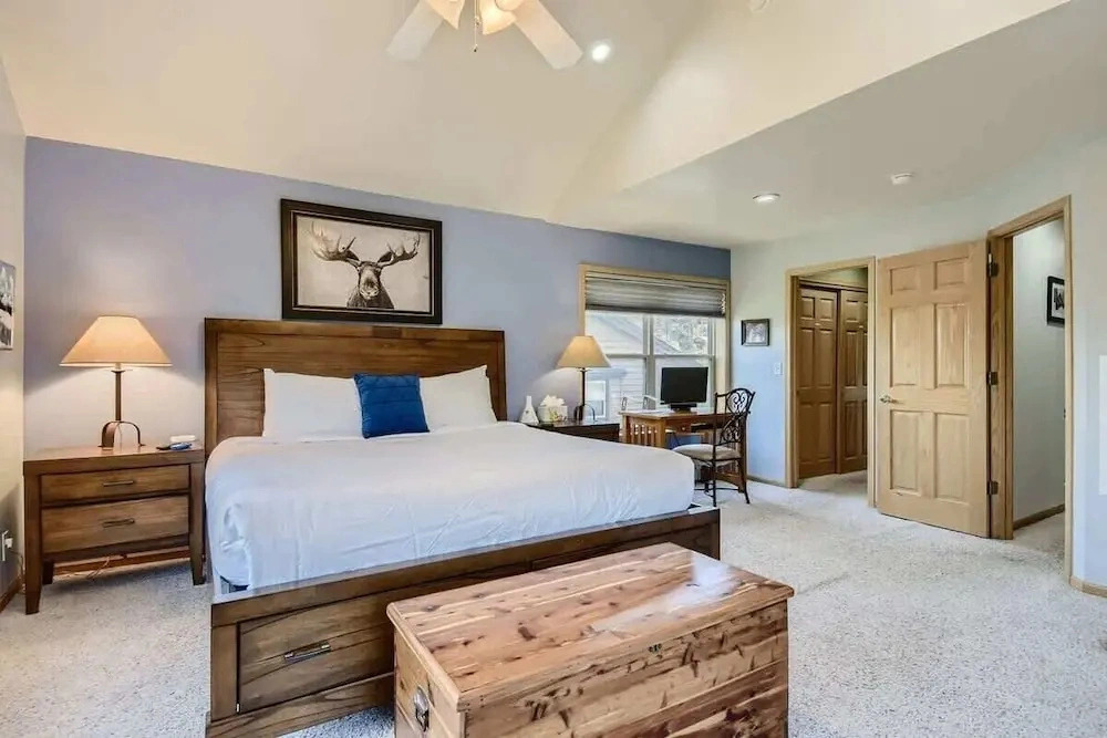 4BR Townhome w/ Private Hot Tub, Garage, and Deck