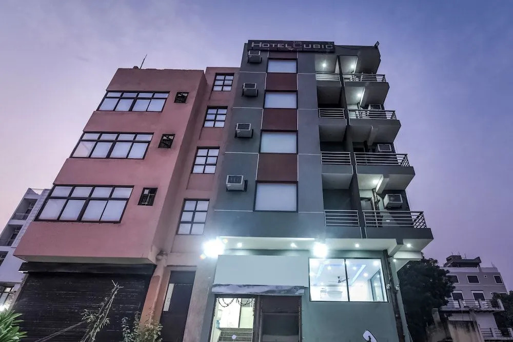 OYO 24236 Q Hotel