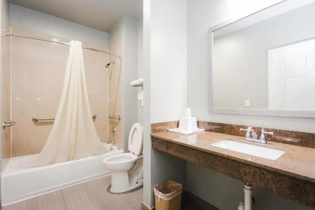 Econo Lodge Inn & Suites Channelview - Houston East