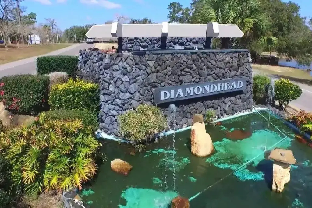 Lakeside Villa - Quite Location, walk to the Country Club