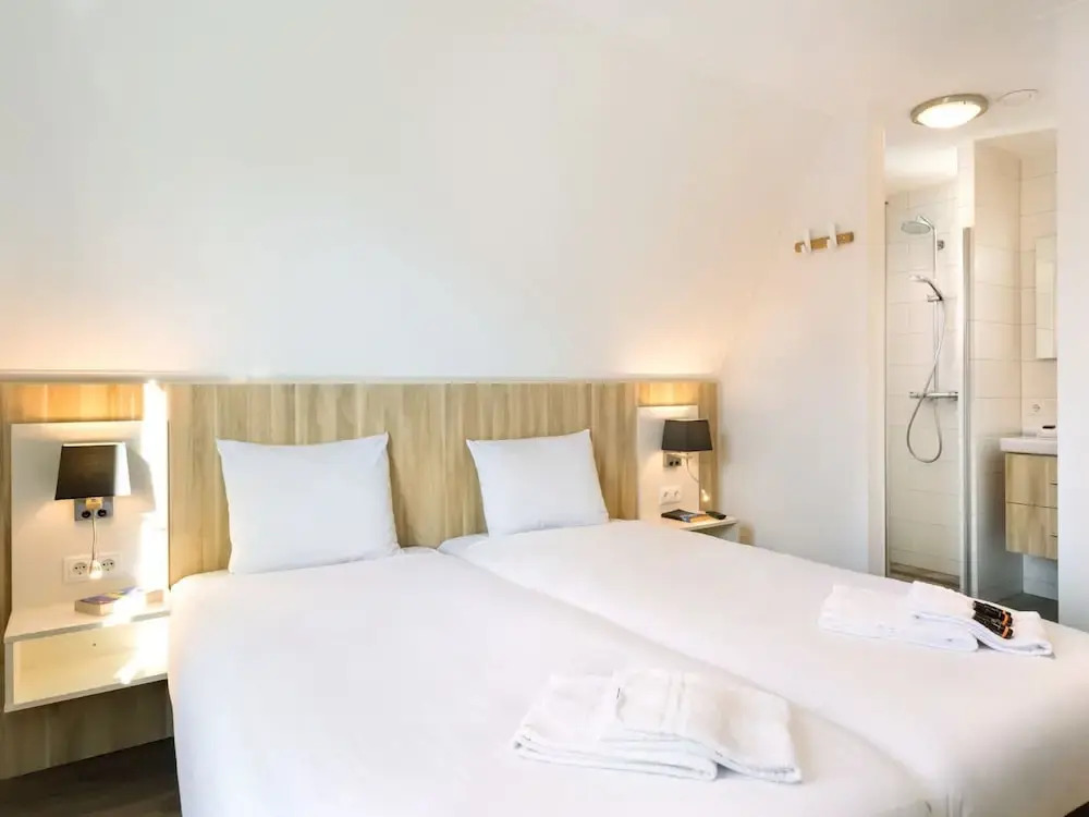 Luxurious, Stately Villa With Patio Heater, in a Holiday Park 1km From the Beach