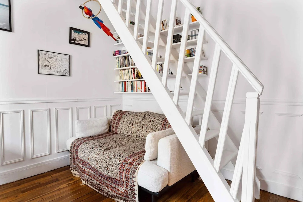Spacious and Bright Duplex Located in the 19th