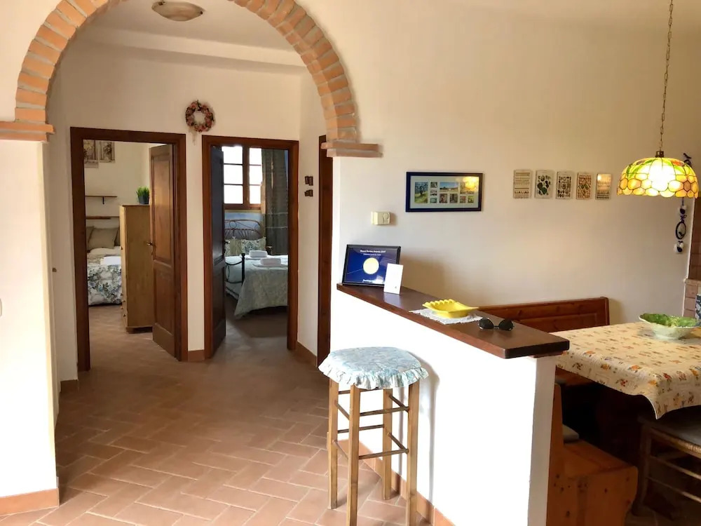 Casetta Luna e Sole Vista Colline Toscane WiFi Ultra Giardino e Ricarica EV