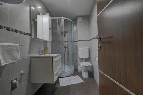 Tihe Noci Motel