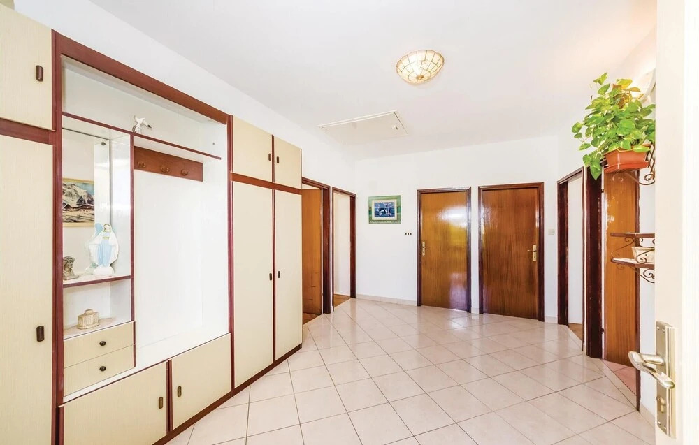 Nice Home in Sukosan With Wifi and 6 Bedrooms