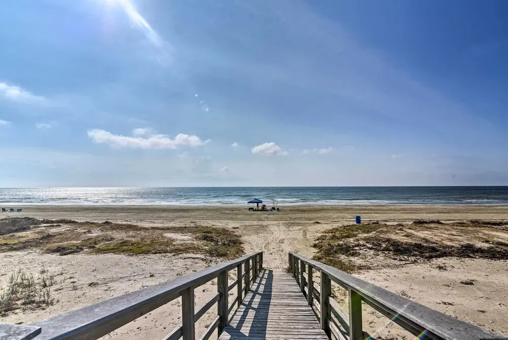 Ocean-View Kahala Beach Bliss Home in Galveston