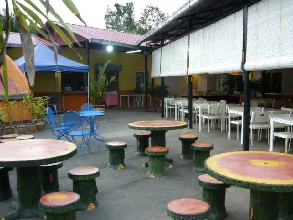 D'Valley Hotel