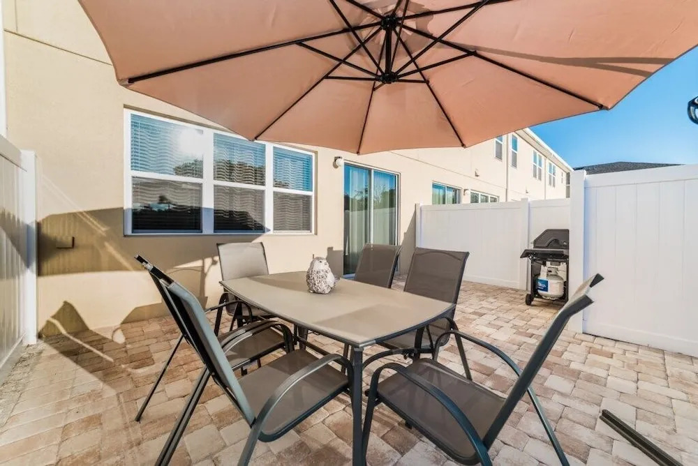 5157 Adelaide Drive 4 Bedroom Townhouse