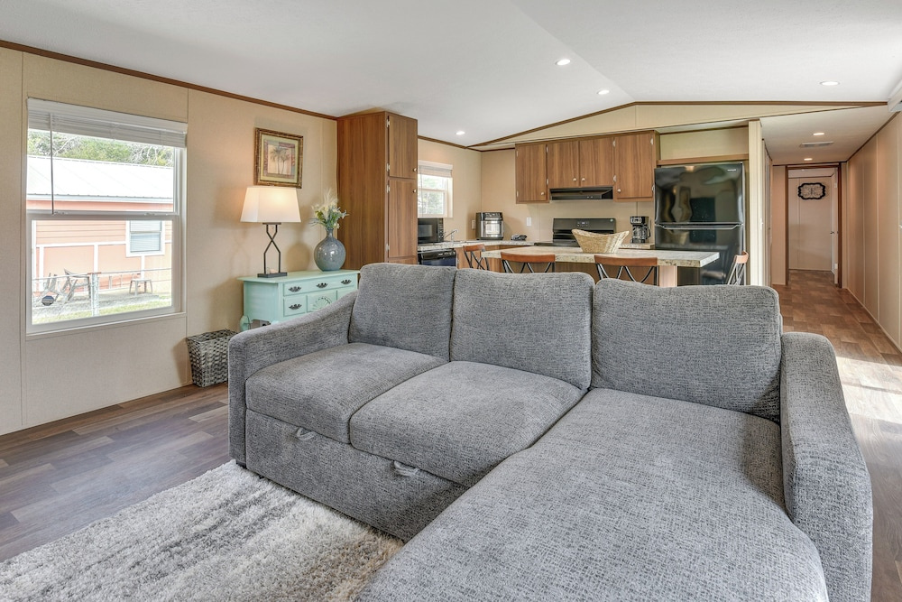 2 Mi to Ocean! Family-friendly Emerald Coast Haven