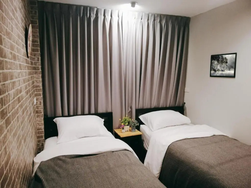White House Hostel