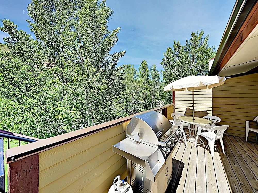 New Listing! Vail Valley Escape, Shuttle To Slopes 3 Bedroom Townhouse
