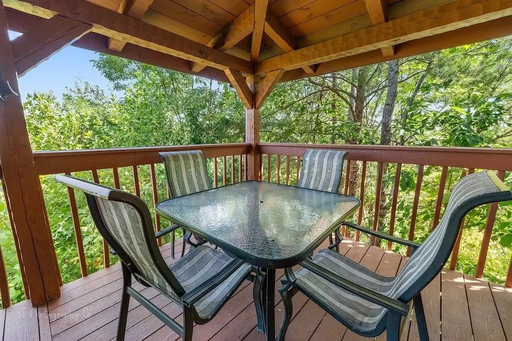 Sweet Scarlet Rose 4 Bedroom Cabin