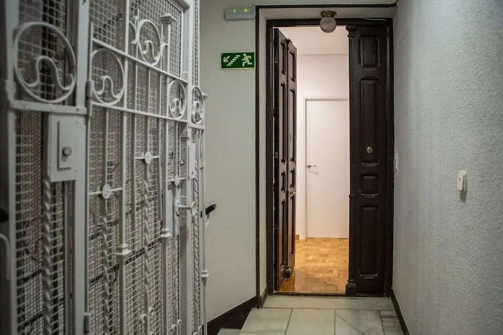 Lovely 4 Bed in Heart of Madrid, Near Park