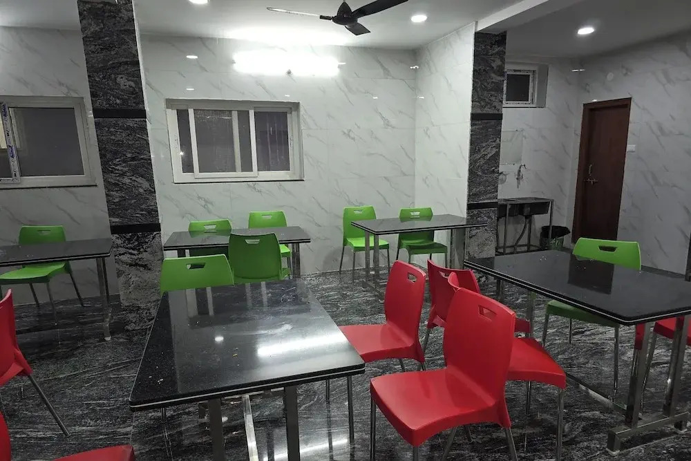 Om Sri Vigneshwara Palani Grand Hotel