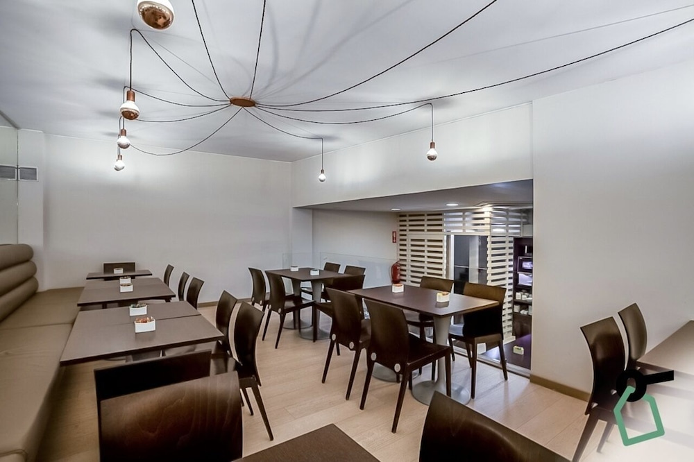 HOTIDAY Room Collection - Oporto