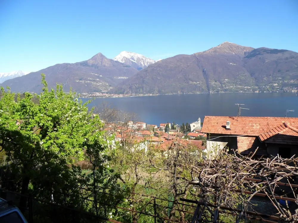 Cozy Apartment With Balcony & Beautiful Lake View