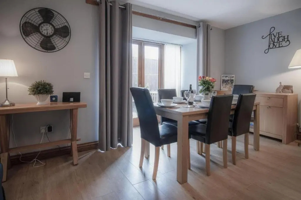 Rose Coach House - 3 Bedroom Cottage - Pendine