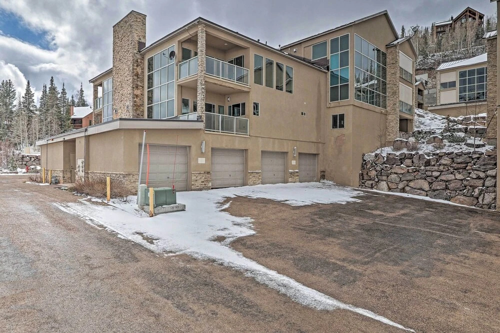 Luxe Brian Head Escape w/ Hot Tub & Mtn Views
