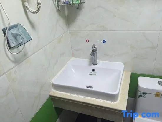 Yongcheng Lizhen shangwubinguan Hotel