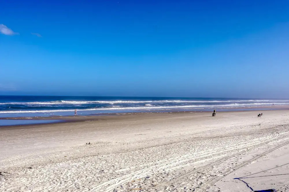 Beachside Snowbird Escape With Fenced Yard & Washer/dryer - Walk to Beach Access