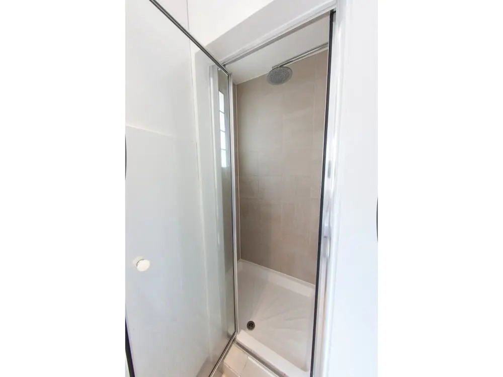 Modern 2 Storey 2-bedroom Flat , Sleeps 6