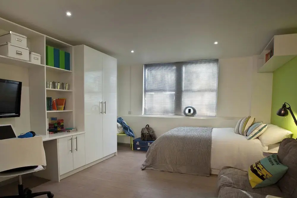 For Students Only - Summit House in Cardiff