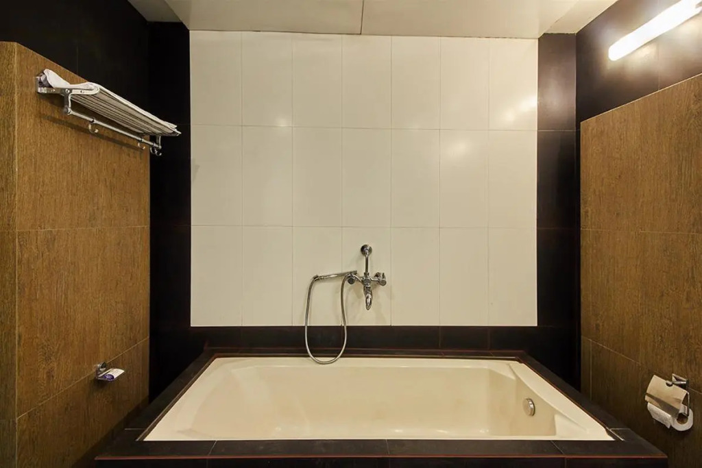 Devanshi Inn By Glitz Hotels