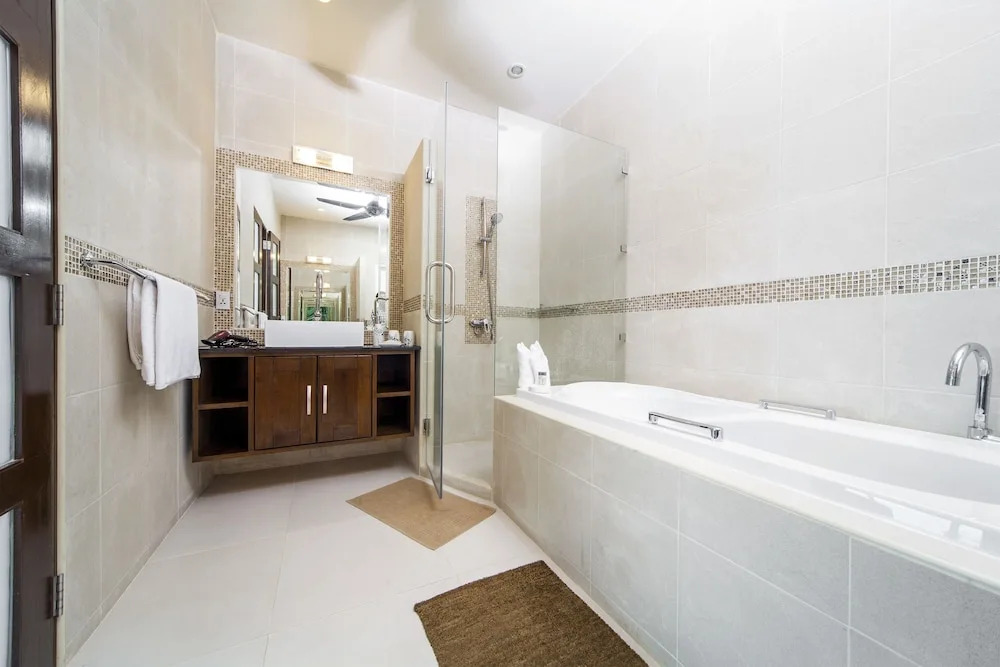 Villa Hin Fa 8 Bed Seaviews in Extensive Modern Grandeur