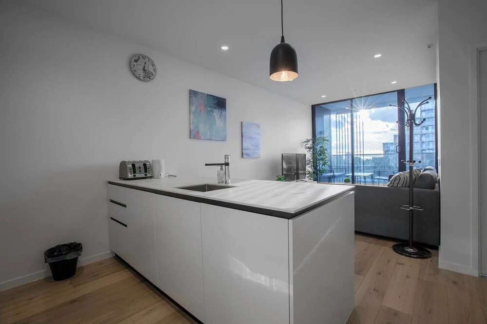 Brand New APT with Sea Views in Heart of St Kilda