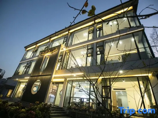 Huaxu Yimeng B&B (Zhangjiajie National Forest Park Branch)