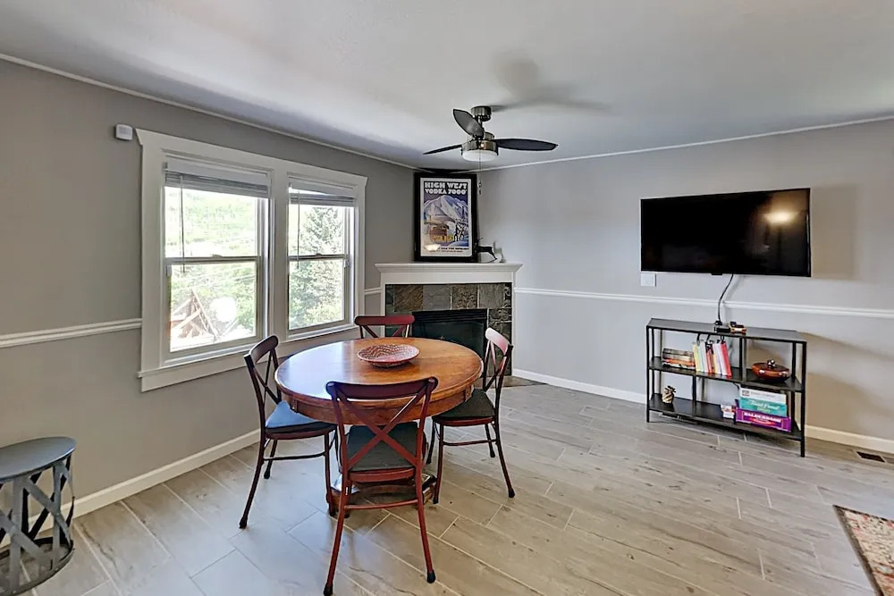 Old Town Hideaway - Steps To Main Street & Resort 2 Bedroom Condo