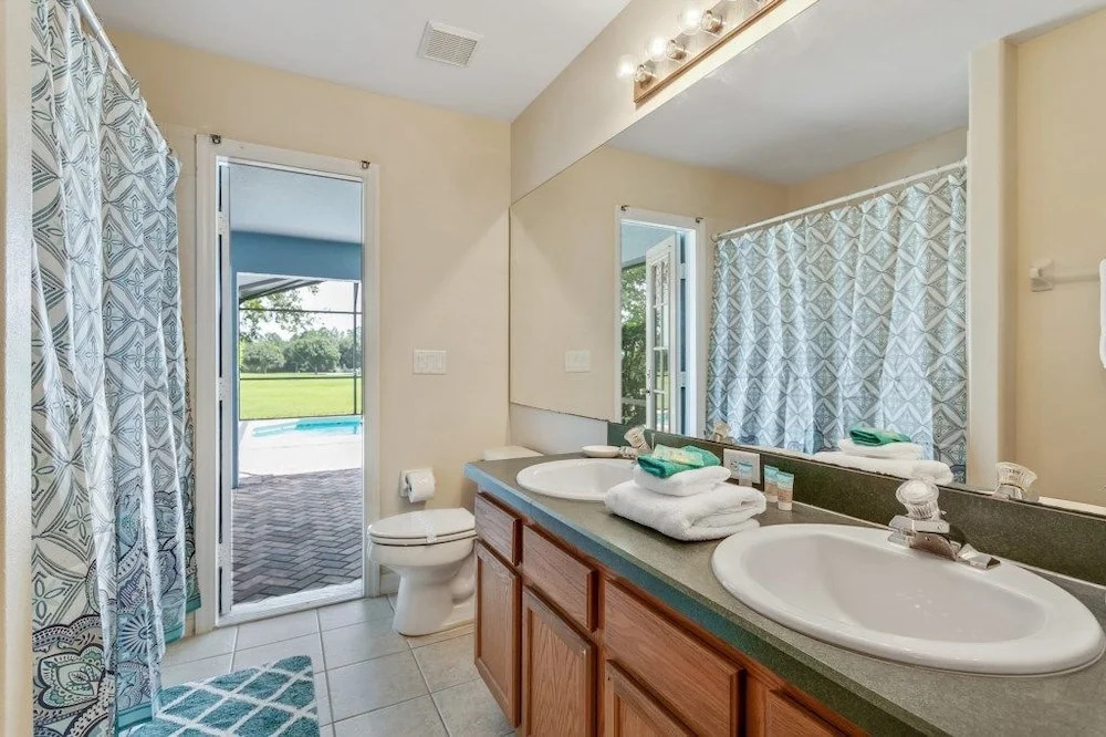 4BR Pool Home in Orange Tree by SHV
