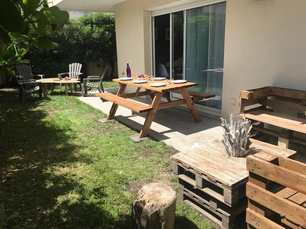 Appartement en rez-de-jardin à 100m de la plage avec terrasse et parking - FR-1-413-107