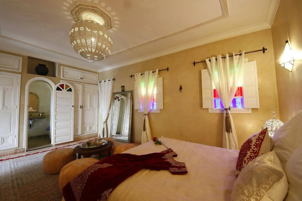 RIAD AWINATI Location Privatisée , Piscine a jets, Petit déjeuner et magnifique Rooftop avec vue a 360