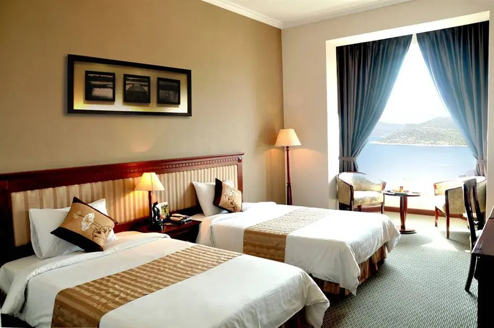 Aloha Ha Long Hotel