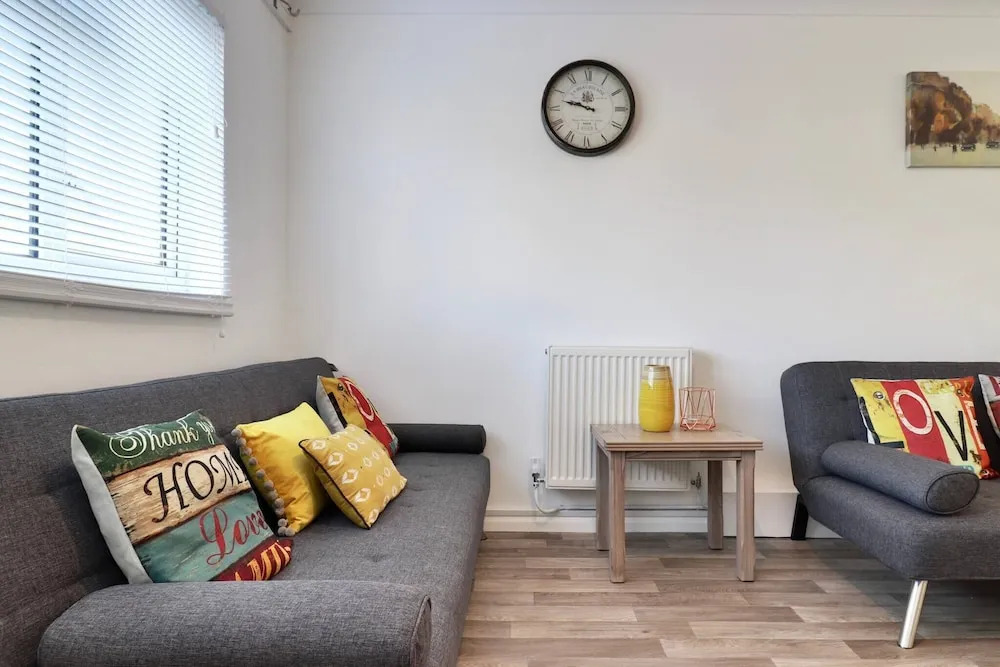 Skyvillion - Valley Way - 3bed House In Stevenage