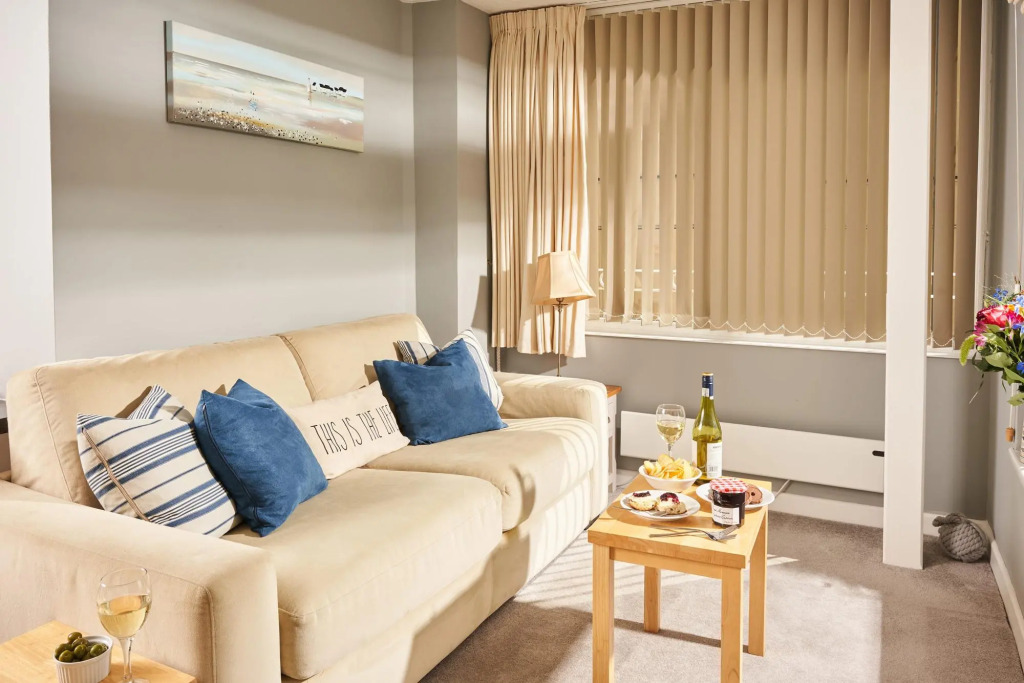The Maidencombe Studio - Comfortable Couples Retreat with Stunning Coastal Views