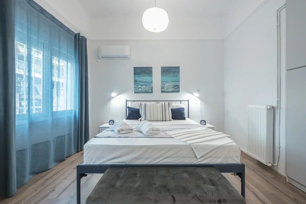Cloudkeys Spacious Family Home in Thisio