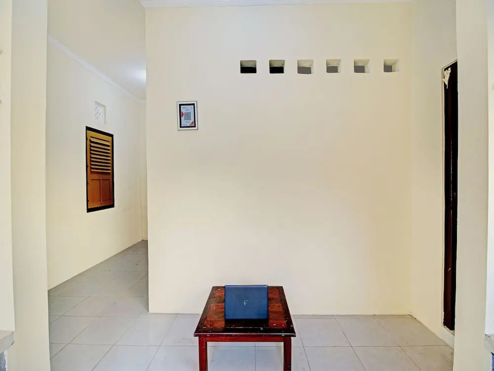 OYO Life  92953 Nirmala Kost