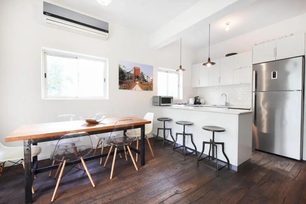 Sunny 3BR in Prague 8 by HolyGuest