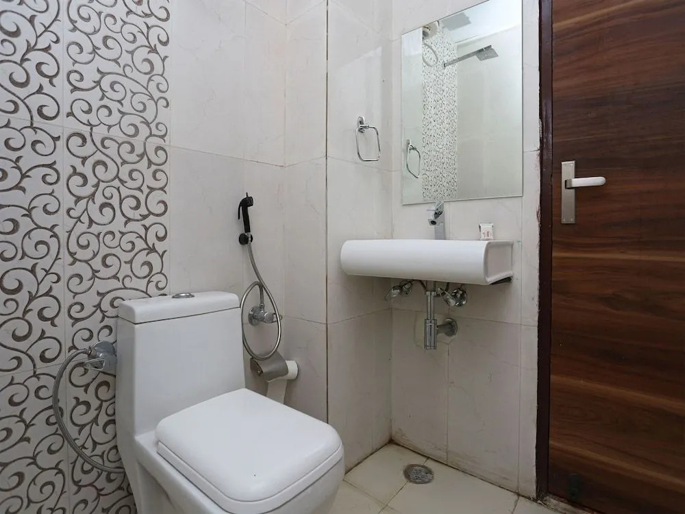 OYO 14746 Delhi Residency