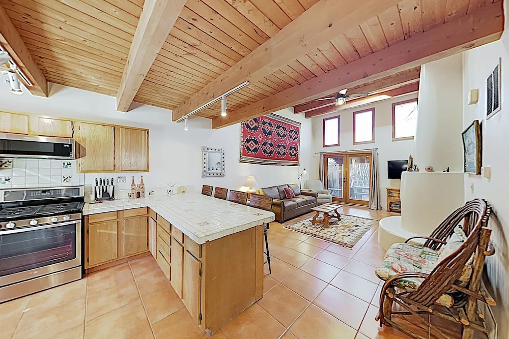 Southwest-chic W/ Private Yard 2 Bedroom Condo