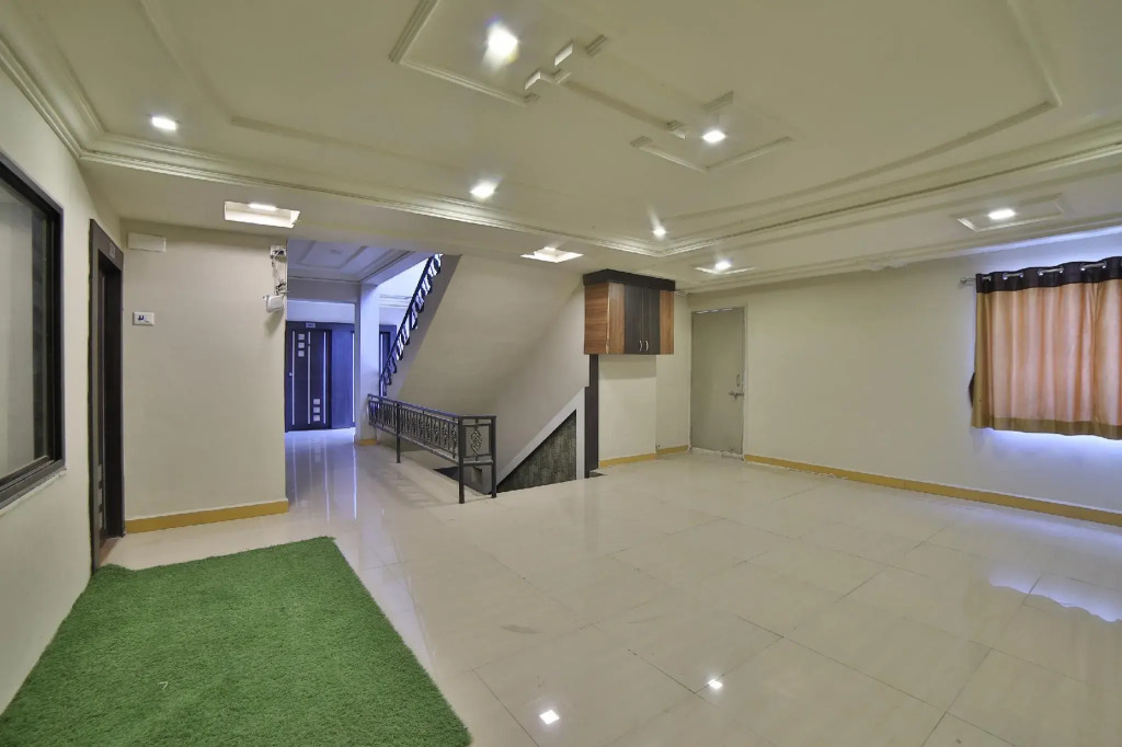 OYO 41929 Hotel Loyal Residency