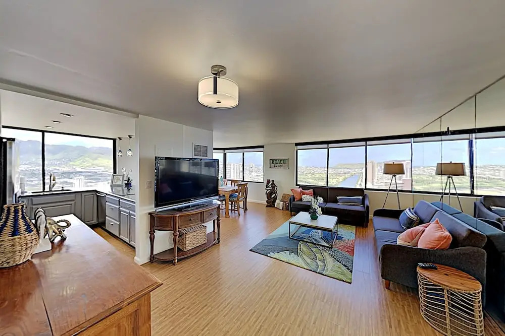 Hawaiian Monarch 203 2 Bedroom Condo by Redawning