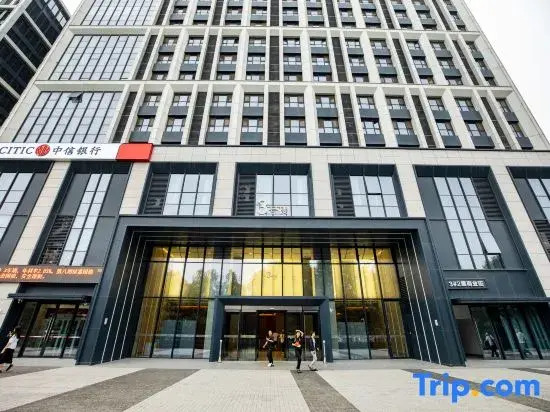 Lakeview Peninsula Hotel (Zhengzhou Longzihu University Town Subway Station)
